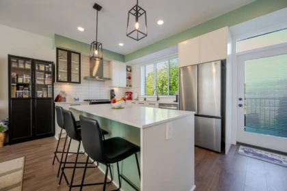 Kitchen Island Photo of 35 2774 Montrose Avenue, Abbotsford, BC