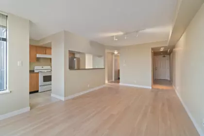 Kitchen Island Photo of 2009 5380 Oben Street, Vancouver, BC