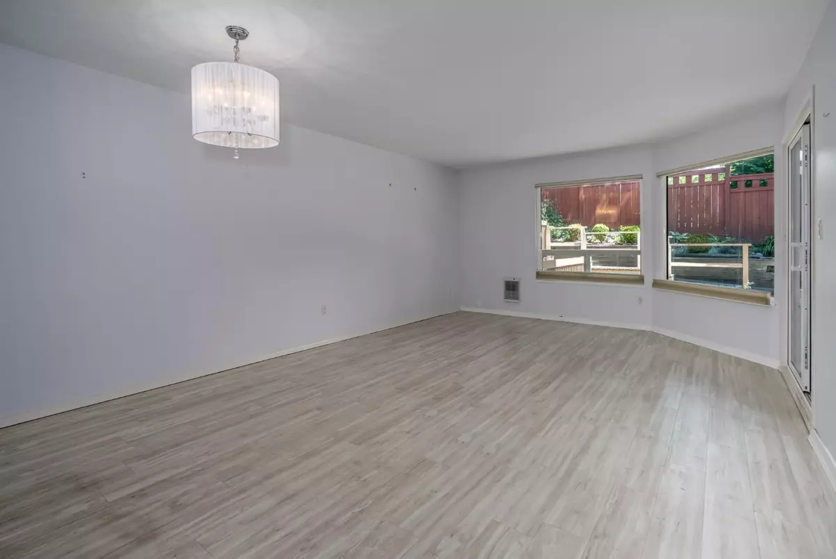 Dining Area Photo of 309 1350 VIDAL STREET, White Rock BC V4B 5G6