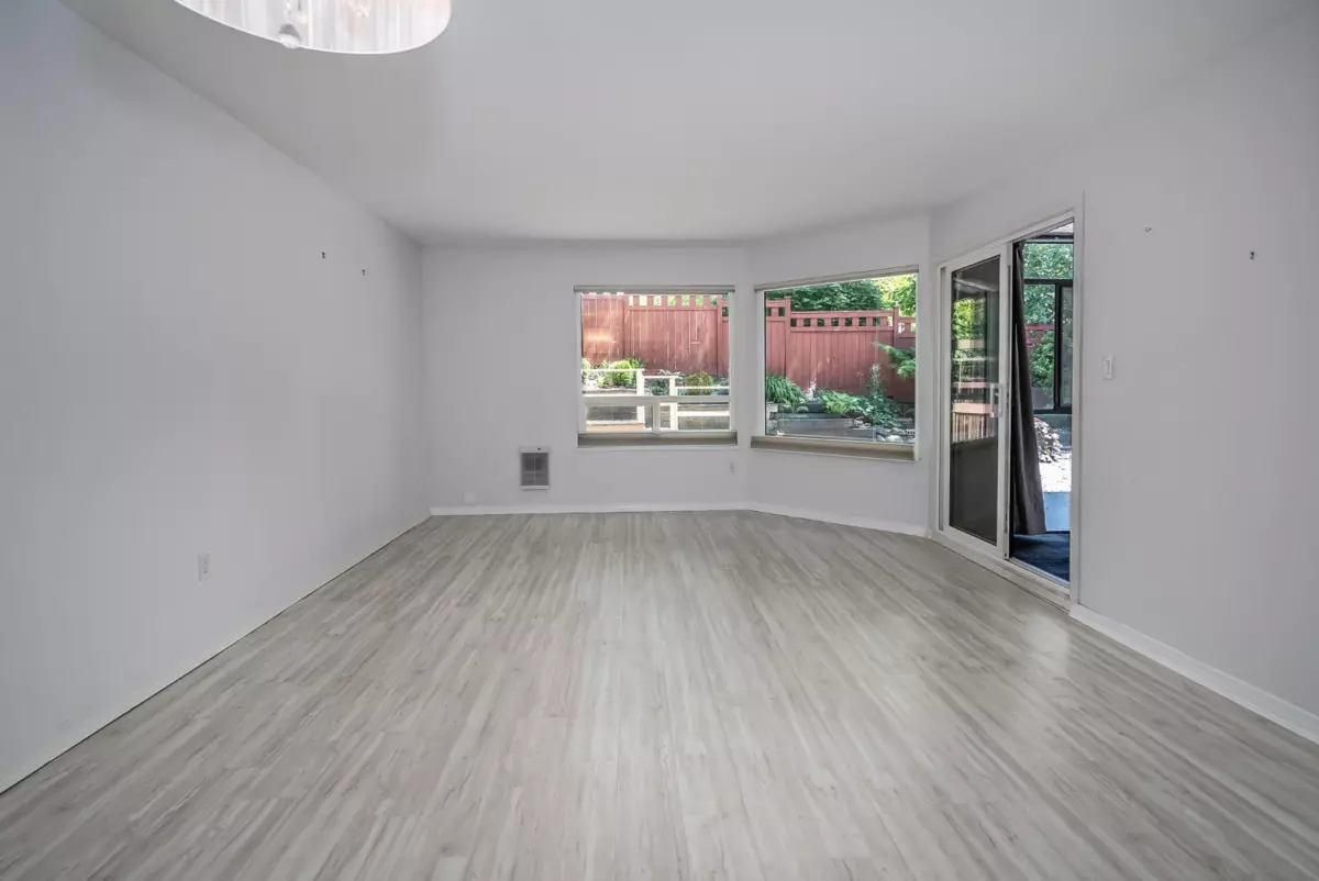 Family Room Photo of 309 1350 VIDAL STREET, White Rock BC V4B 5G6