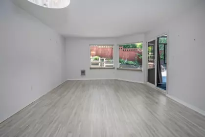 Family Room Photo of 309 1350 VIDAL STREET, White Rock BC V4B 5G6