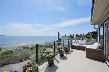 Hallway Photo of 14553 SUNSET DRIVE, White Rock BC V4B 2V9
