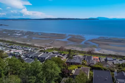 Hot Tub / Spa Photo of 14553 SUNSET DRIVE, White Rock BC V4B 2V9