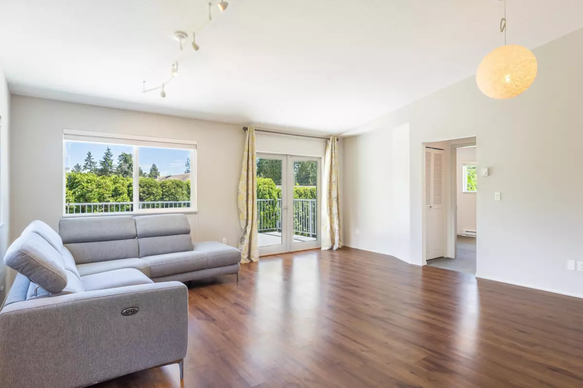 Living Room Photo of 5714 Trail Avenue, Sechelt, BC