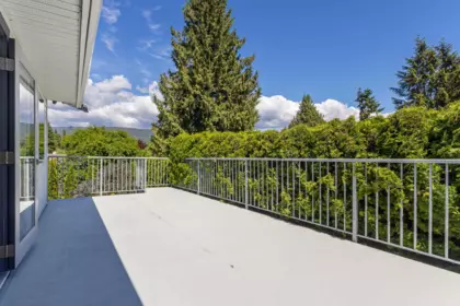 5714 Trail Avenue, Sechelt, BC, Sechelt — Single Family Residence for sale