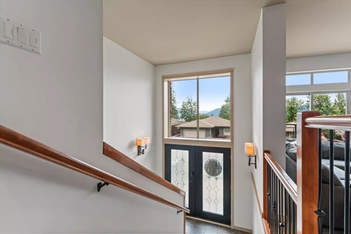 Dining Area Photo of 204 51075 Falls Court, Chilliwack, BC