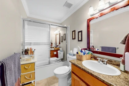 Mudroom Photo of 15929 88a Avenue, Surrey, BC