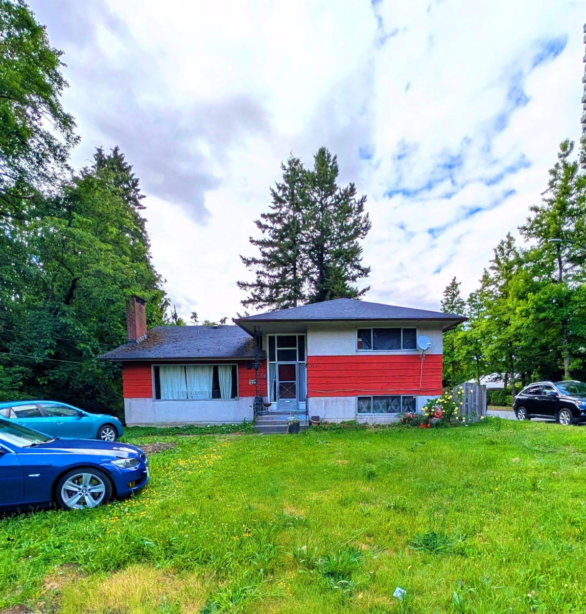 Living Room Photo of 13321 108 Avenue, Surrey, BC