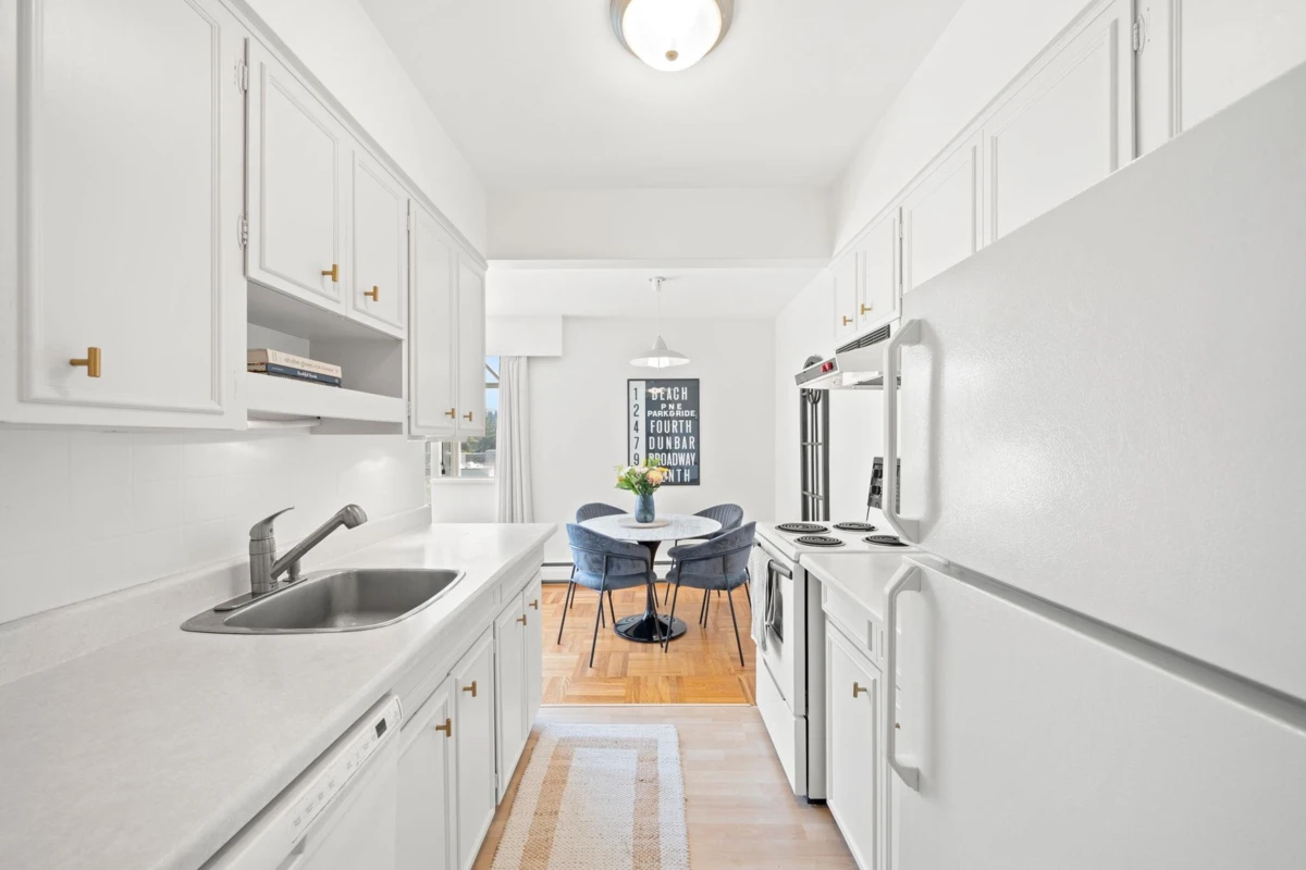 Dining Area Photo of 504 1750 Esquimalt Avenue, West Vancouver, BC