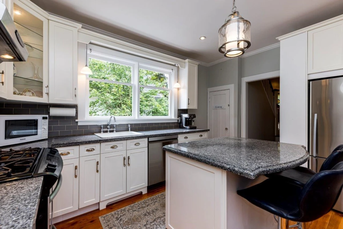 Dining Area Photo of 618 Colborne Street, New Westminster, BC