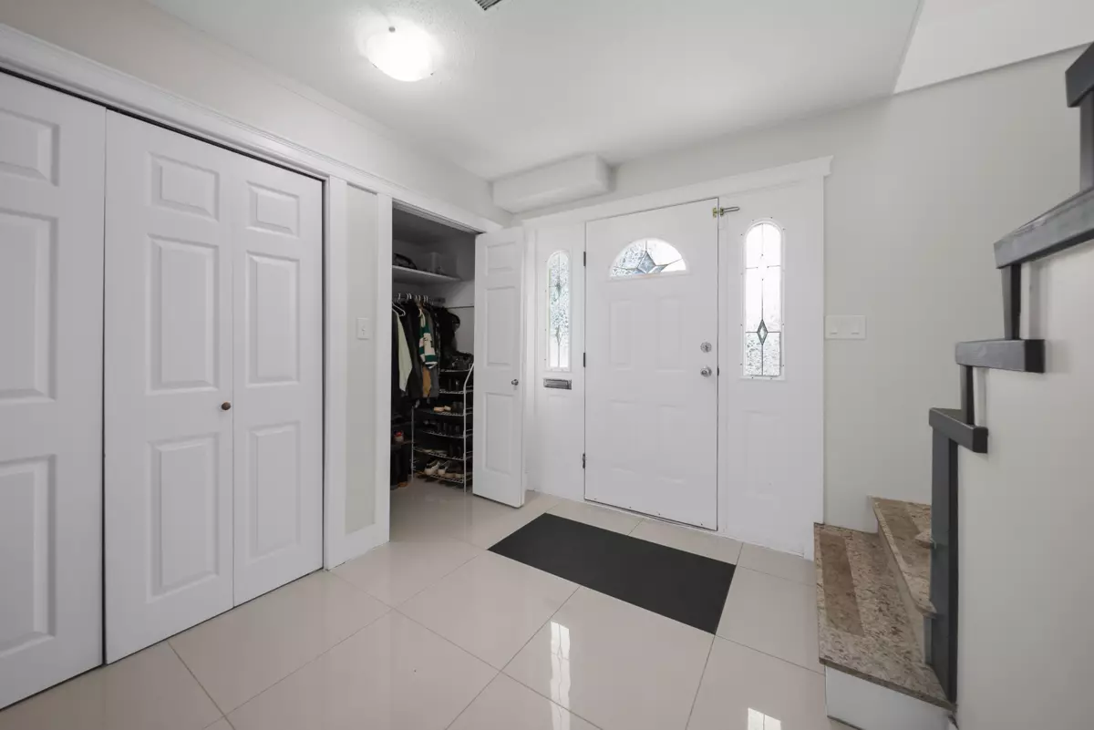 Living Room Photo of 32133 Cottonwood Terrace, Mission, BC