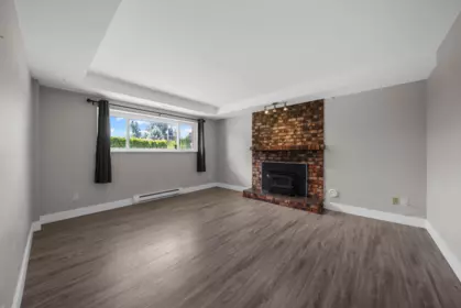 Hallway Photo of 32133 Cottonwood Terrace, Mission, BC