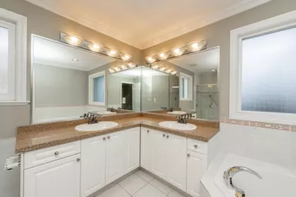 Entry Foyer Photo of 16518 108a Avenue, Surrey, BC