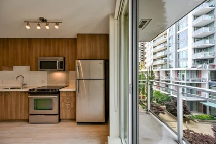 Mudroom Photo of 503 13325 102a Avenue, Surrey, BC