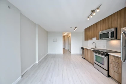 Primary Bathroom Photo of 503 13325 102a Avenue, Surrey, BC