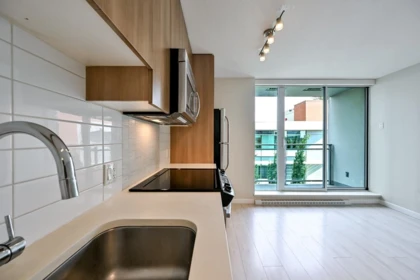 Walk-In Closet Photo of 503 13325 102a Avenue, Surrey, BC