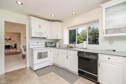 Breakfast Nook Photo of 2112 124 Street, Surrey, BC