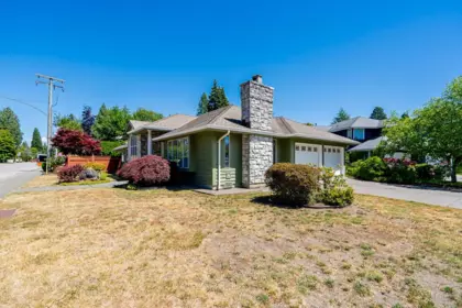 Hot Tub / Spa Photo of 2112 124 Street, Surrey, BC