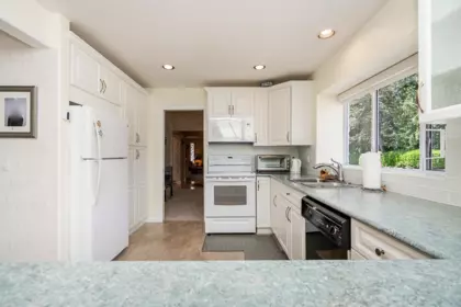Powder Room Photo of 2112 124 Street, Surrey, BC
