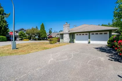 Swimming Pool Photo of 2112 124 Street, Surrey, BC