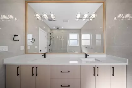 Guest Bathroom Photo of 2 10700 Aragon Road, Richmond, BC