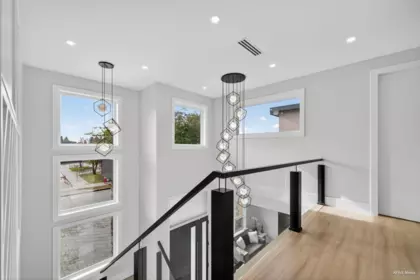 Basement Recreation Room Photo of 15363 94 Avenue, Surrey, BC