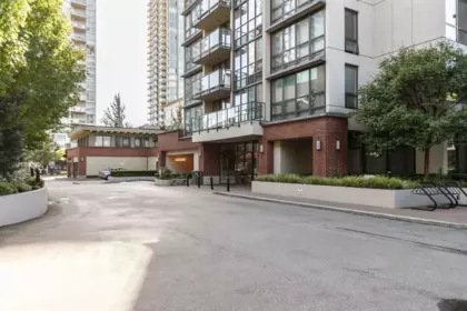 301 2959 Glen Drive, Coquitlam, BC, Coquitlam — Apartment/Condo for sale