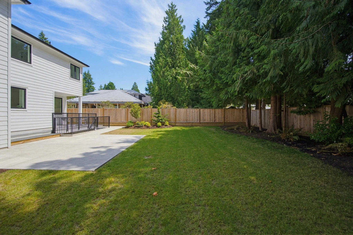 Living Room Photo of 20452 46a Avenue, Langley, BC