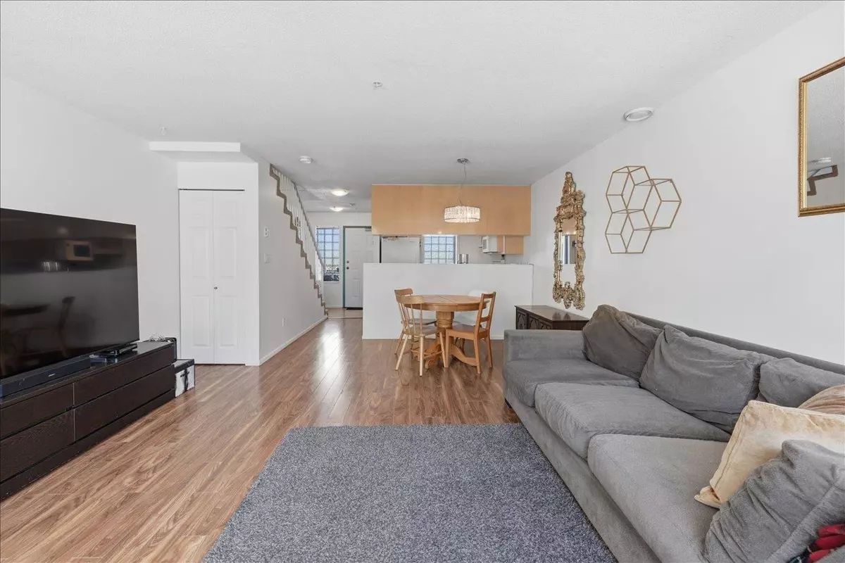 Dining Area Photo of 203 3368 Main Street, Vancouver, BC