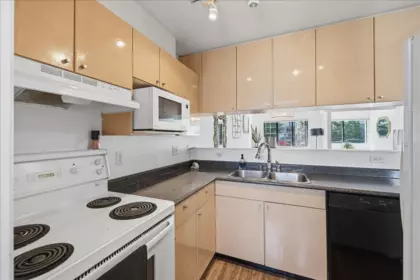 Breakfast Nook Photo of 203 3368 Main Street, Vancouver, BC