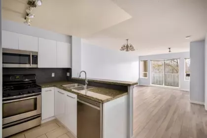 215 8060 Jones Road, Richmond, BC, Richmond — Apartment/Condo for sale