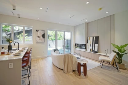 Kitchen Photo of 2 3315 W 10th Street, Vancouver, BC