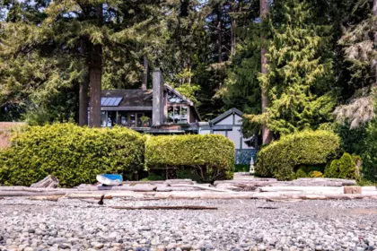 Kitchen Photo of 3581 Beach Avenue, Roberts Creek, BC