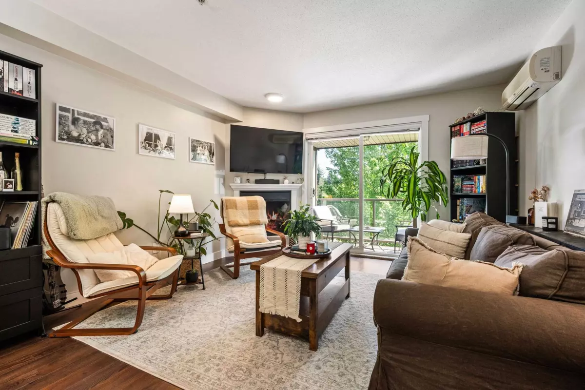 Living Room Photo of 309 2038 Sandalwood Crescent, Abbotsford, BC