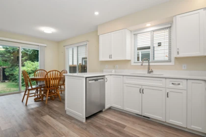 Kitchen Island Photo of 552 Yale Street, Hope, BC