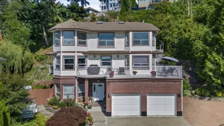 2255 Mountain Drive, Abbotsford, BC, Abbotsford — Single Family Residence for sale