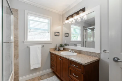 Entry Foyer Photo of 5910 164a Street, Surrey, BC