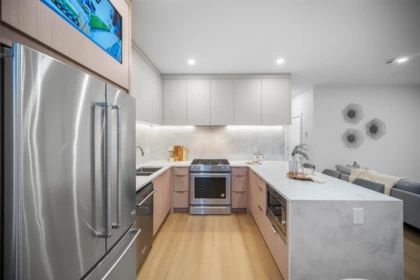 Kitchen Photo of 1 3623 Triumph Street, Vancouver, BC