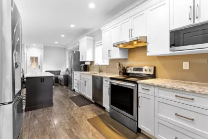 Kitchen Island Photo of 33067 6th Avenue, Mission, BC