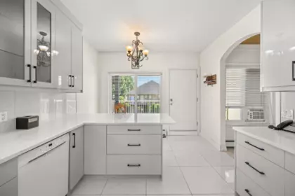 Breakfast Nook Photo of 2737 Carriage Court, Abbotsford, BC
