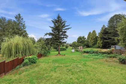 Garden / Landscaping Photo of 5825 Jinkerson Road, Chilliwack, BC