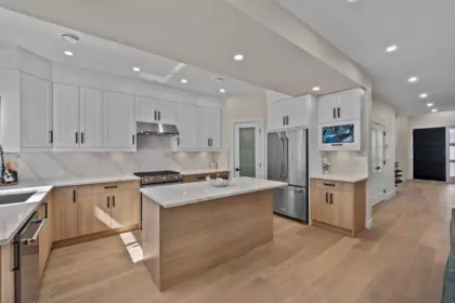 Kitchen Island Photo of 862 Willow Place, Harrison Hot Springs, BC