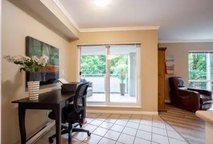 Kitchen Photo of 210 15150 29a Avenue, Surrey, BC
