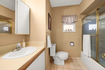 Guest Bathroom Photo of 2515 E 45th Avenue, Vancouver, BC