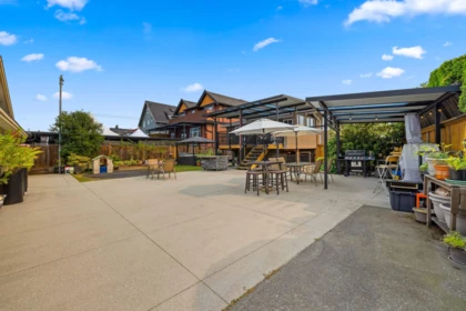 Swimming Pool Photo of 2515 E 45th Avenue, Vancouver, BC