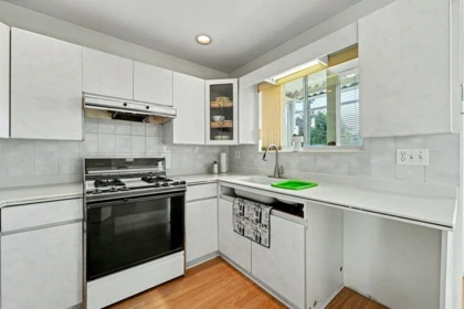 Kitchen Island Photo of 3630 Cambridge Street, Vancouver, BC