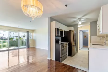 Kitchen Island Photo of 104 33535 King Road, Abbotsford, BC