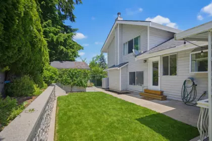 Swimming Pool Photo of 32562 Murray Avenue, Abbotsford, BC