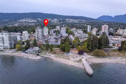 Neighborhood Park Photo Near 502 570 18th Street, West Vancouver, BC