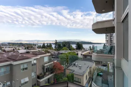 Swimming Pool Photo of 502 570 18th Street, West Vancouver, BC